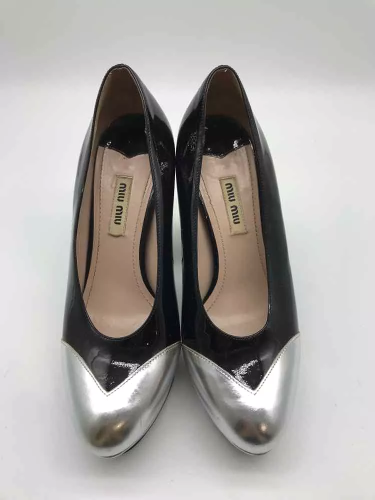 Pre-Owned Miu Miu Black Size 37 Pump Heels